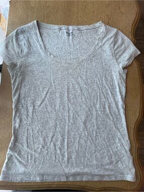 No Boundaries Light Heather Gray Scoop Neck Short Sleeve Tee